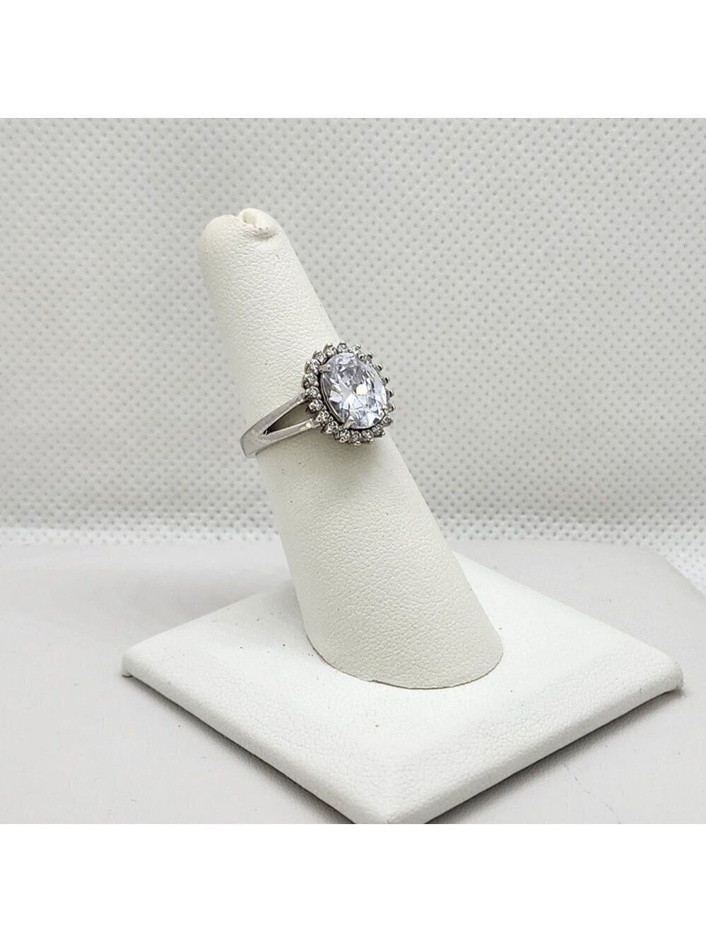 Brand New Sterling Silver 925 White gemstone Ring